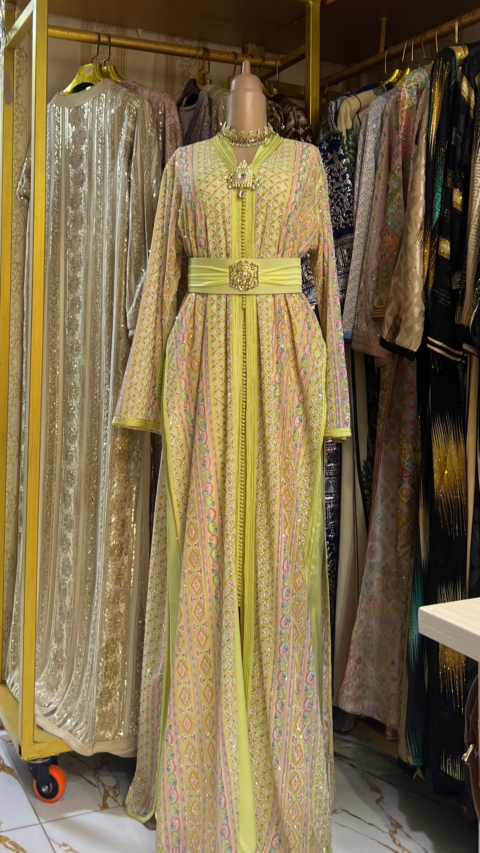 تاكيتا ساري