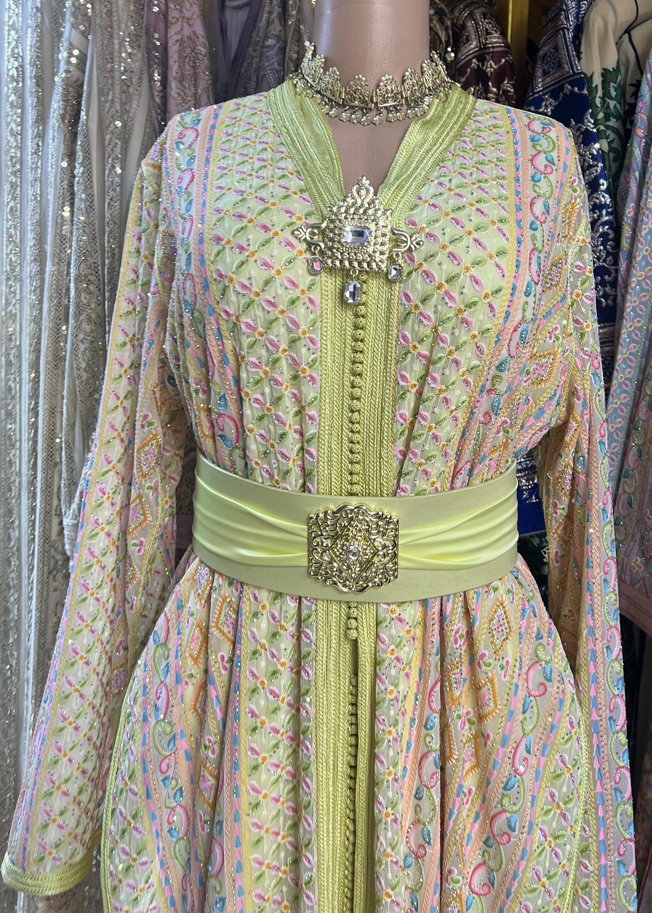 تاكيتا ساري